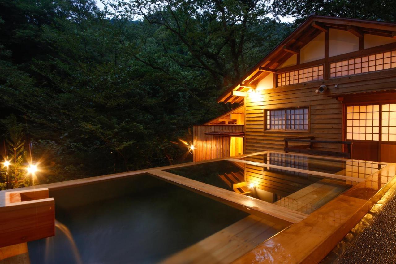 Yamanaka Onsen Hanatsubaki