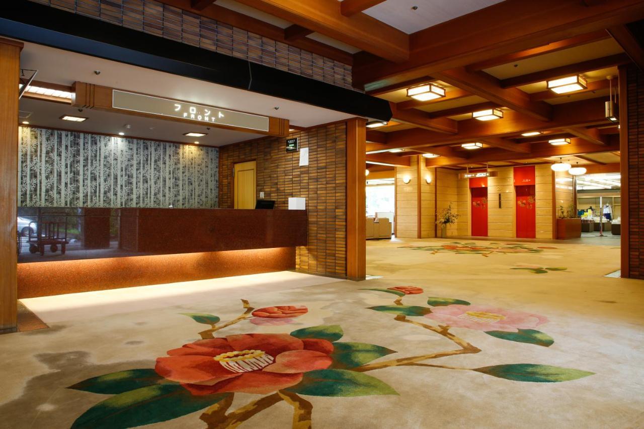 Yamanaka Onsen Hanatsubaki Ryokan