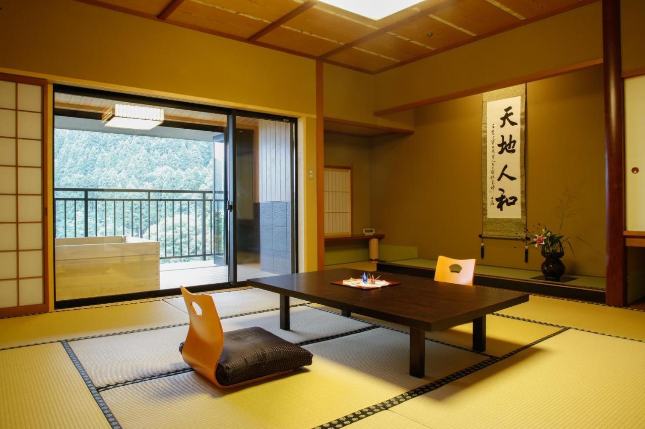 Yamanaka Onsen Hanatsubaki Ryokan 4*