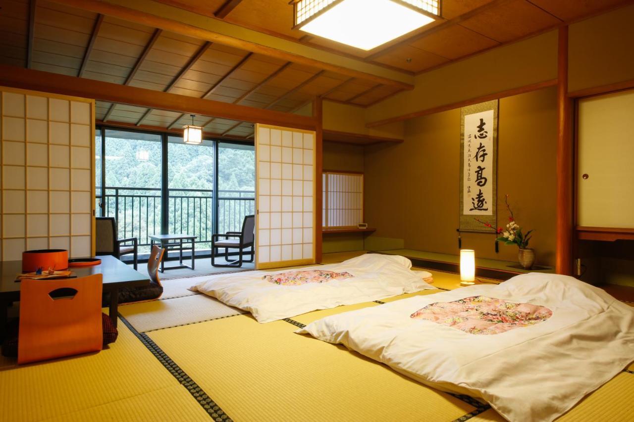 Yamanaka Onsen Hanatsubaki Ryokan Kaga (Ishikawa)